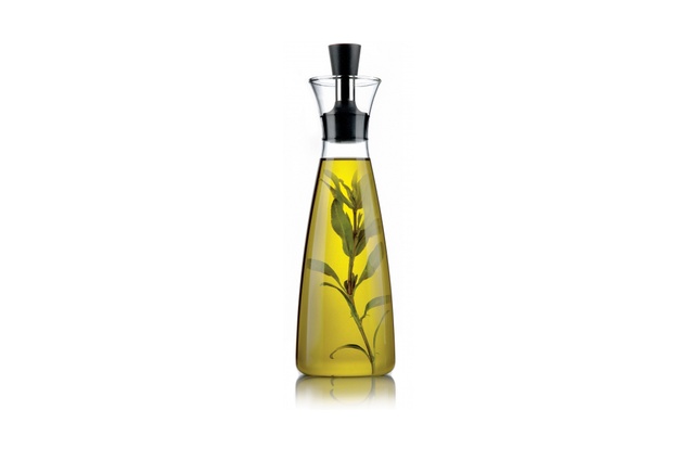 Eva Solo Oil & Vinegar Carafe |
<a
href="http://www.mildredandco.com/oil-vinegar-carafe.html" target="_blank"><u> $75 by Mildred & Co </u></a>
