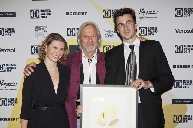 Winner of New House over 200m<sup>2</sup> Peter Stutchbury (centre) with client (right) and Elizabeth McIntyre of Think Brick.